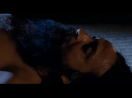 Película de sexo cósmico, escenas calientes 