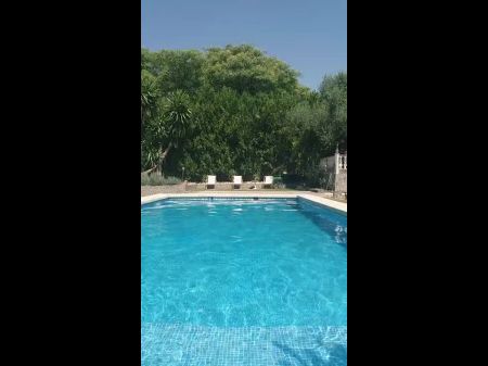 Amateurmädchen Gibt Blowjob Im Pool 