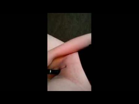 Loira sexy exposta vagabunda fodendo seu pincel 