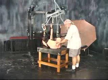 Dos Viejos Tortura Tortura Morena Madura En Mazmorra 