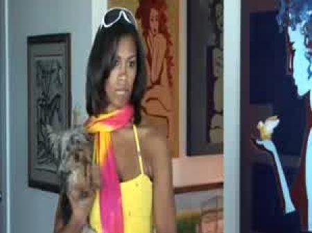 Mujer negra de clase alta toma una paliza 