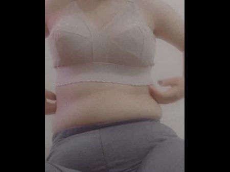 Viendo el cuerpo desnudo de la niña iraní 