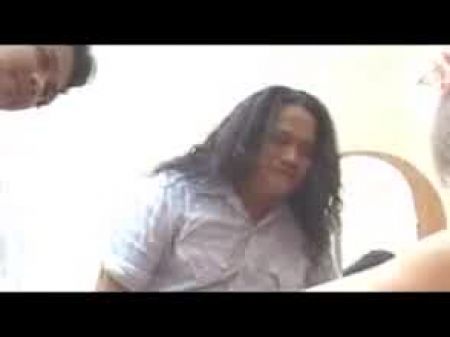 性感的尼泊尔模特被两个家伙搞砸了