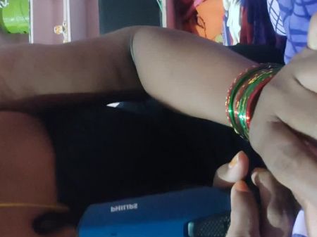 Desi Aunty Anjali Dirty Talk Sex Tía India Seducing Masturbing En El Dormitorio 