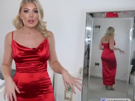 Red Satin YouTube Puppe 