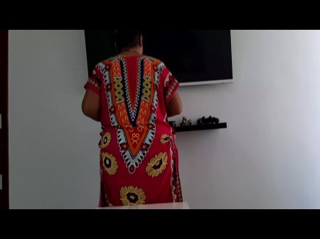 我在继母面前手淫，以便她可以吮吸我的公鸡。 