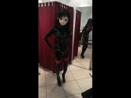 Kigurumi en Catsuit de látex y ramillete con grandes tetas 