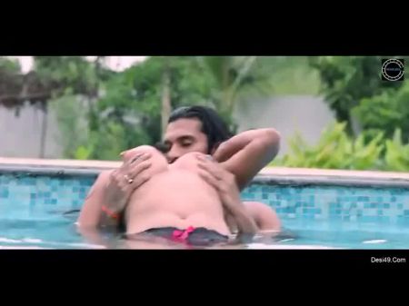 Amazing Duo Has Bang-out In Swimming Pool