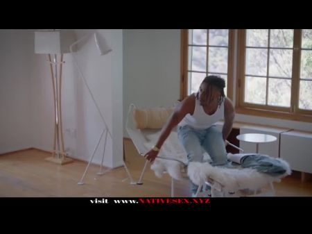 Черный член погрузился в узкую розовую киску Stepsis 