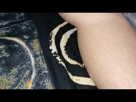 عن قرب Creampie Desi Kirtee Bhabhi افتح ثقب كسها مع كل من اليد ويأخذ نائب الرئيس داخل 