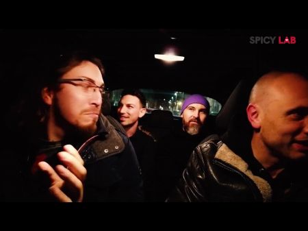 سخيف الفنزويلي في المطبخ. مع Kesha Ortega و Luca Borromeo 