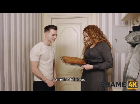 Él sedujo y era dueño del amigo de la madrastra con cabello rizado Tanya Foxxx 