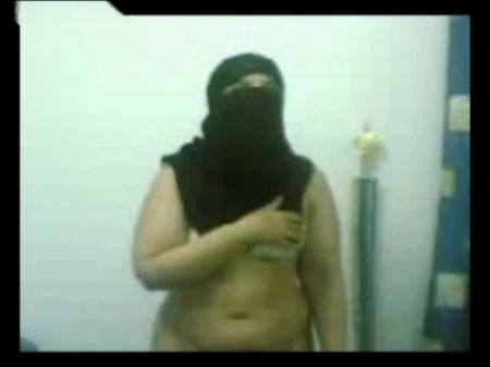 MONAQABA (زوجة نقاب تظهر لها بعقب لعشيقها) 