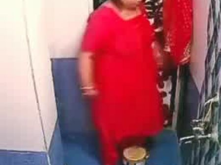 Desi Suit Waali Muslim Bhabhi Bathing Sundress Change Naked