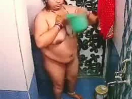 Desi Suit Waali Muslim Bhabhi Bathing Sundress Change Undressed