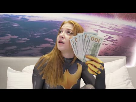 Batgirl und Wondergirl steigen auf den großen Schwanz 