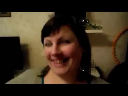 当她的丈夫上班时。面部