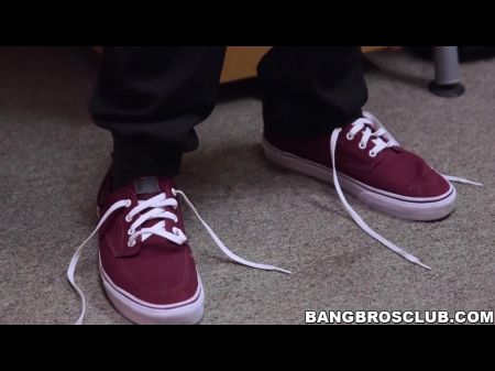 真正可爱的黑发青少年宝贝喜欢她的公鸡真正的大和har 