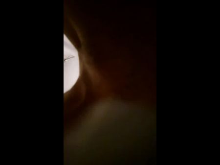 إصبع فتاتي حتى تُعقد كس كريمي الرطب 