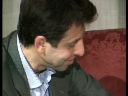 3 Loch Blondine Wird von 2 Notgeilen typen benutzt 