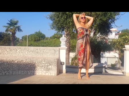 sexy blonde Amateur reife Frau im Freien posing und sex 