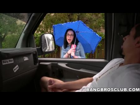 Nerdy Bookworm مع النظارات تأخذ رحلة على شركة شلونغ الحمار 