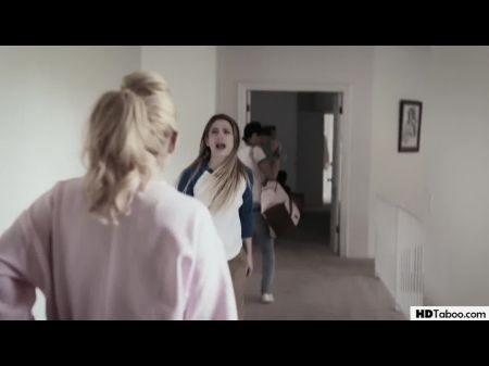 Lesben Mädchen nehmen den ersten Schwanz mit Hilfe von seltsamer Mutter 