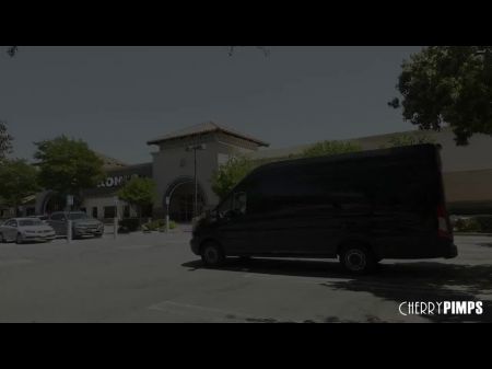 大胸部摩洛伊斯兰解放阵线夏娃发现了一辆偷偷摸摸的人，加入了