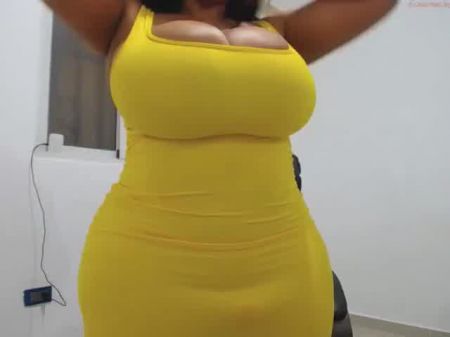 Princess Twerks In Yellow Sundress