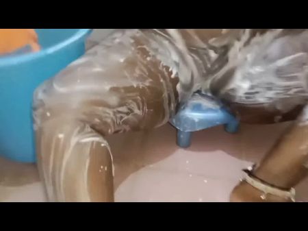 En Anbu Tamil Akka Bathing Video 