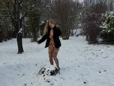 Jokey Piss In The Snow