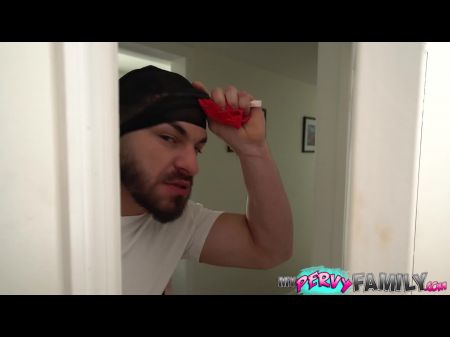 STEP SON تقفز اليوغا جبهة مورو بعد شمها غسيلها القذر 
