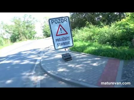 Grannies tira a los autobuses de autobús después de usar sus servicios 