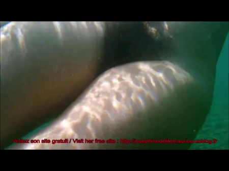 Josephine von Mauritius Island: Nacktpissen und Schwimmen 