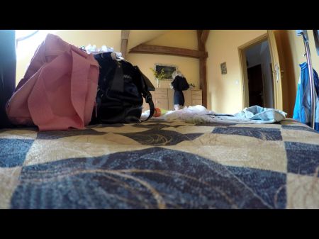凯蒂（Hot Teen Katie）在保姆凸轮前赤裸裸地