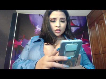 السمين لاتينا يسحب الثدي الضخمة وعق الحلمة 