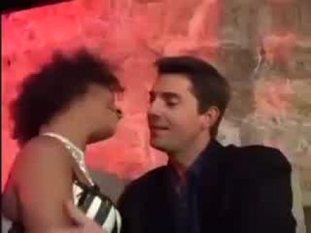 靴子里的热乌木女孩变得坚硬的肛门他妈的