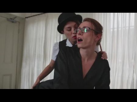 Político británico puesto en su lugar: Tiffany Doll 