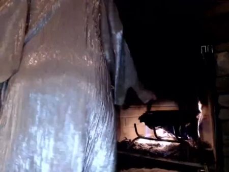 令人惊叹的金发吸烟超级取笑