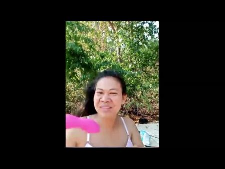 Garota tailandesa e sua amiga mostrando seus corpos na câmera 
