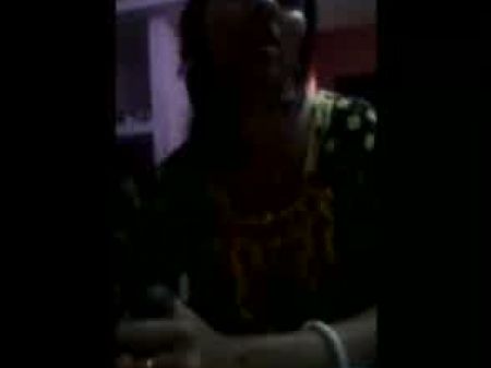 Жена обманывает мужа, веселив с парнями Дик 