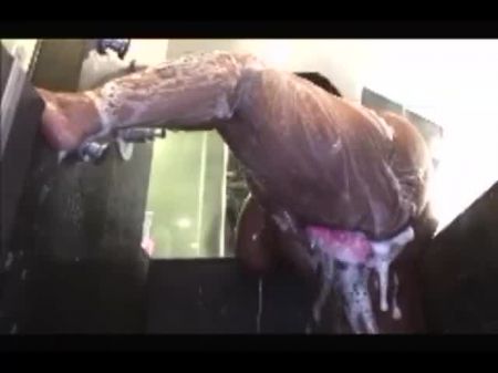 Big Ass Bbw Extendiendo Su Coño Para El Día De Lavado 