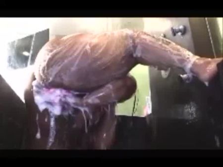 Thick Caboose Bbw Stretching Her Puss For Wash Day
