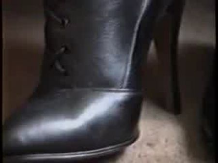 Botas de cuero con alto contenido de rodilla. 