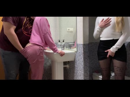 Sexo duro, novio y hermana, mi pequeña y linda hermana casi fue impregnada por mi novio, Doggystyle y Creampie 