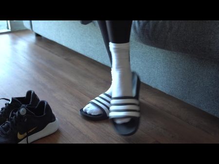 I Got A Footjob From A Fit Damsel In Sportswear .