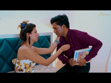 Eine sexy schlanke Lehrerin lehrte ihrem Schüler \How to May Sex\ 