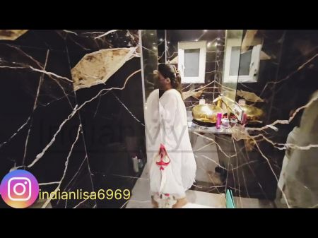 Моя мачеха не могла справиться с моим прямым членом, купая меня 