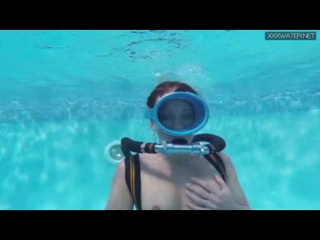 Minnie Manga fickt und saugt Unterwasser 