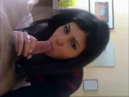 Sexy Latina gibt Morgenkopf 